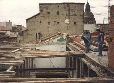 Edificio Reconstruido en Cava Baja 30
