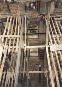 Edificio Reconstruido en Cava Baja 30