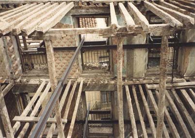 Edificio Reconstruido en Cava Baja 30