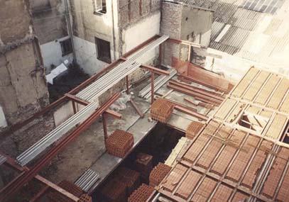 Edificio Reconstruido en Cava Baja 30