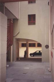 Edificio Reconstruido en Cava Baja 30