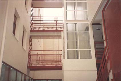 Edificio Reconstruido en Cava Baja 30