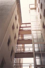 Edificio Reconstruido en Cava Baja 30