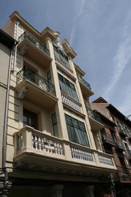 Edificio de viviendas y locales en Calle Libreros